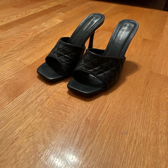 Black heels - Picture 1 of 2